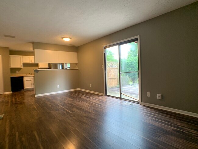 Building Photo - Cute Ranch in Lawrence with a Deck!