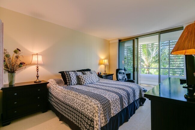 Building Photo - Fully Furnished 2 bedroom in Waikiki! One-...