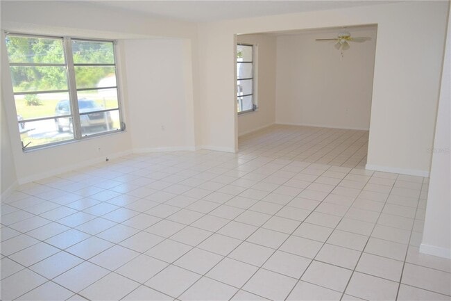 Building Photo - 1639 Manor Rd