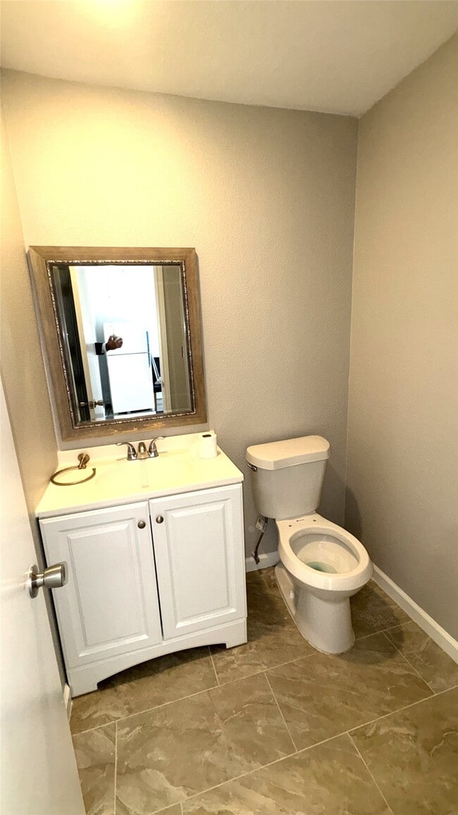 Building Photo - 212 Stratmore Dr