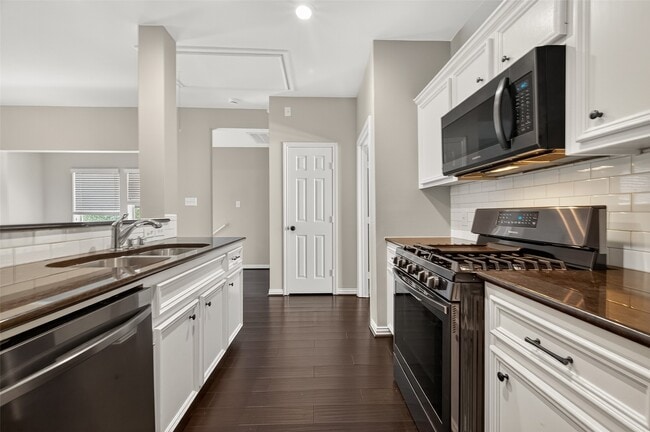 Building Photo - 1127 W 24th St