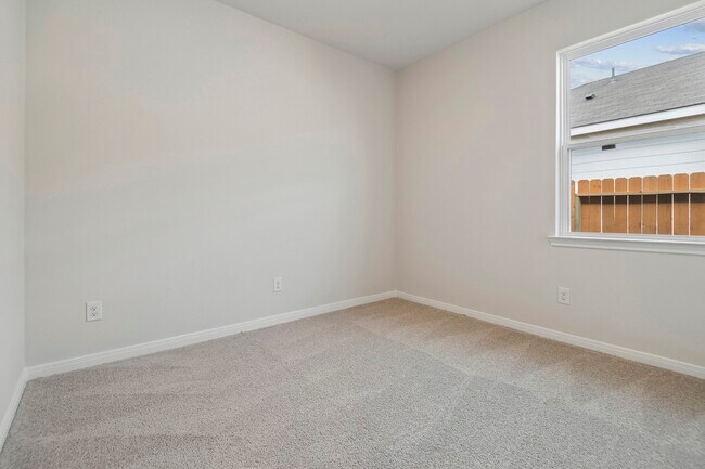 Building Photo - 15631 Plum Brk Dr