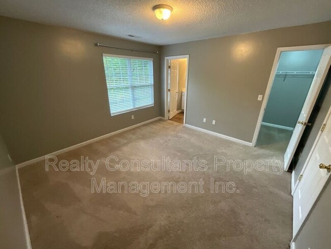 Building Photo - 812 Brittany Way