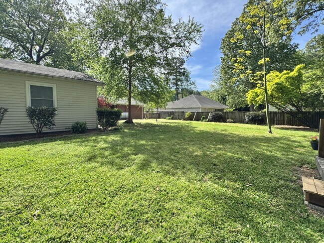 Building Photo - Recently Updated 4-Bedroom Ranch Home w/a 2 Bedroom Guest Cottage! Ready 05-01-26! Pet Friendly Home