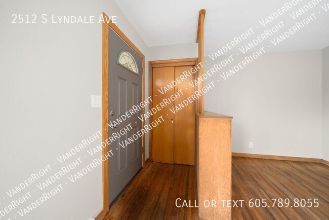Building Photo - 2512 S Lyndale Ave