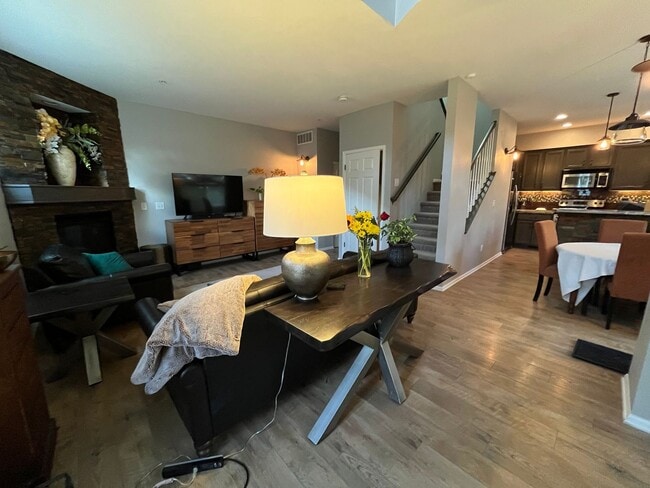 Building Photo - Fantastic Townhome in Loveland