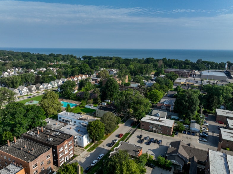 Building Photo - 1384 W 83rd St