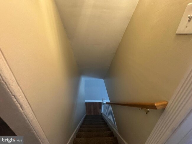 Building Photo - 317 W 4th Ave