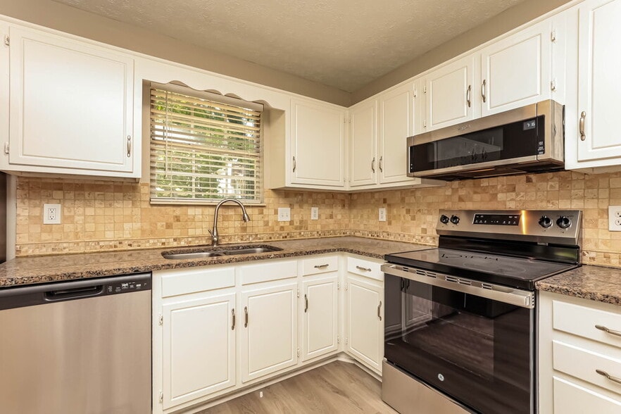Building Photo - 1610 Cedar Tree Ln