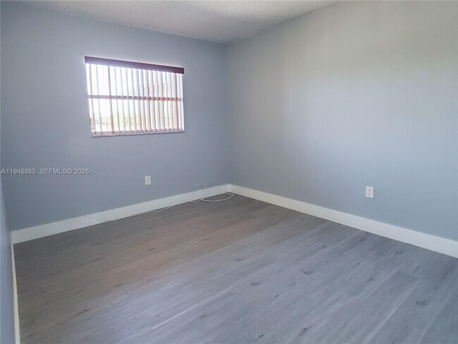 Building Photo - 1265 W 24th St