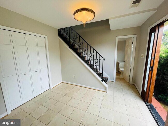Building Photo - 7115 Warbler Ln
