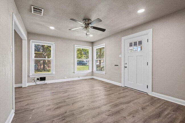 Building Photo - 1708 N Woods St