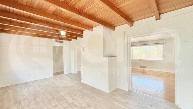 Building Photo - 2212 E La Mirada St