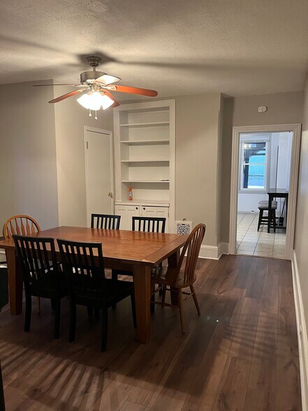 Building Photo - 128 W Chestnut St