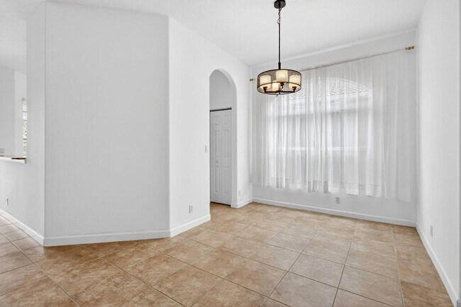 Building Photo - 6532 SE Broadmoor Ln
