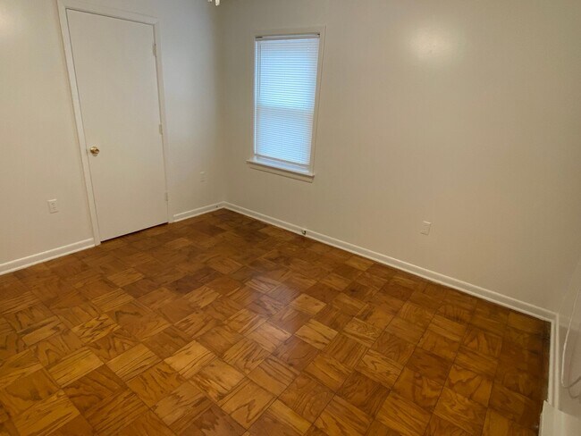 Building Photo - Apartment Near Duke West / W&D / Garden Plots