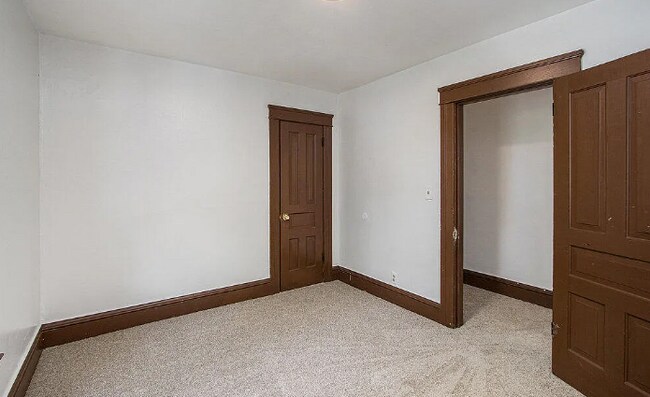 Building Photo - 1105 Lake St