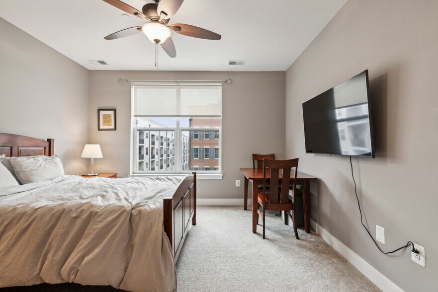 Building Photo - 600 S 24th St