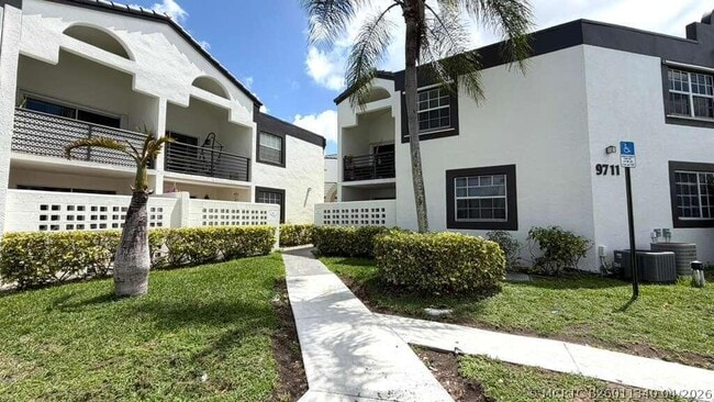 Building Photo - 9711 Fontainebleau Blvd