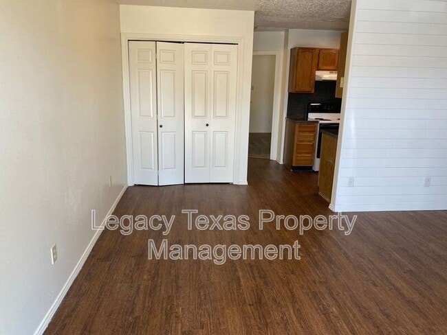 Building Photo - 1412 Courtney Pl