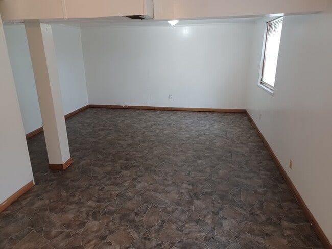 Building Photo - 321 Elder St