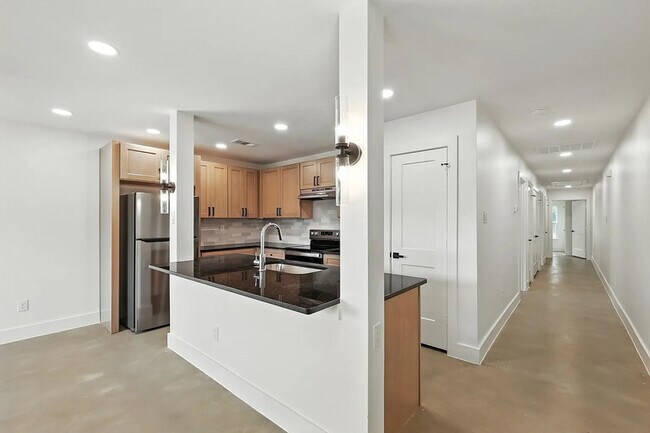 Building Photo - 3206 Sayle St