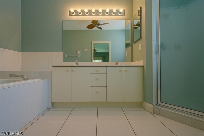 Building Photo - 700 Luisa Ln