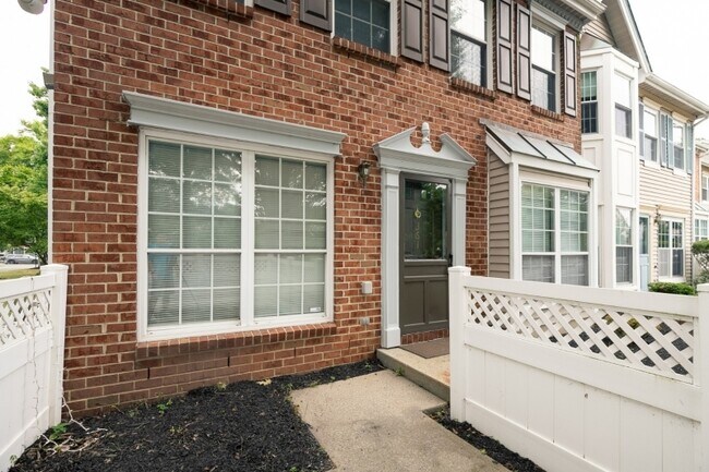 Building Photo - 361 Hadleigh Ln