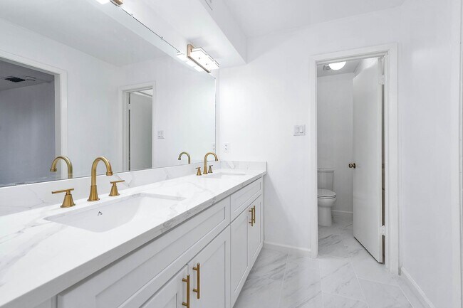 Building Photo - 4507 Medinah Pl