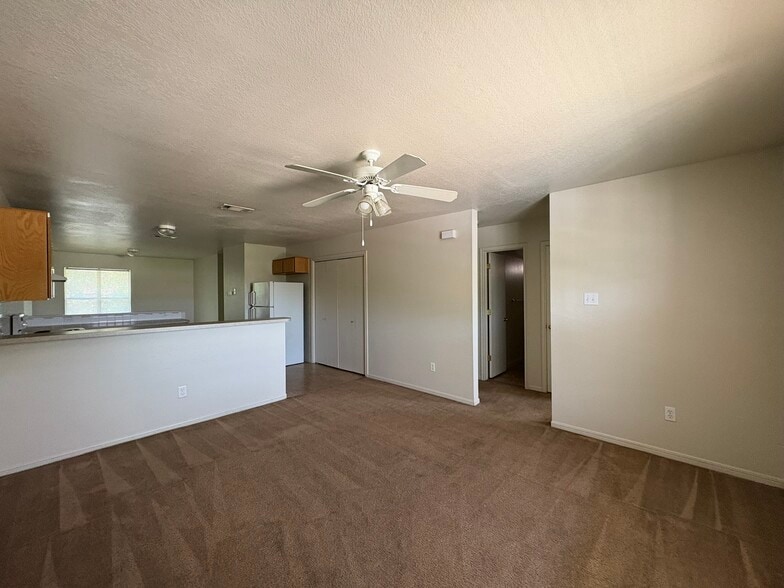 Building Photo - 330 S 40th St
