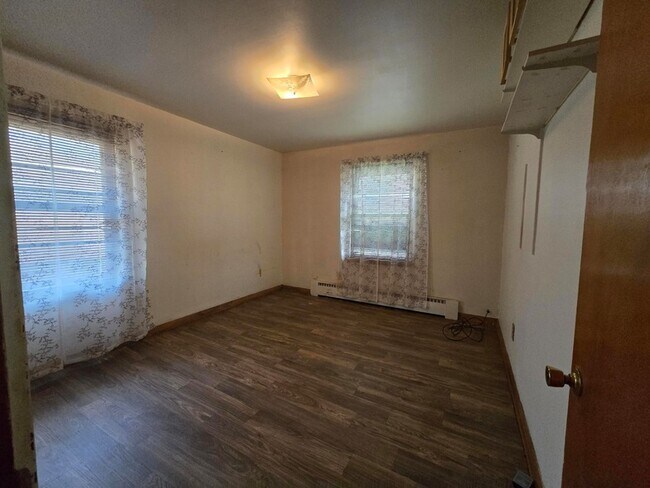 Building Photo - 535 E 43rd Ave