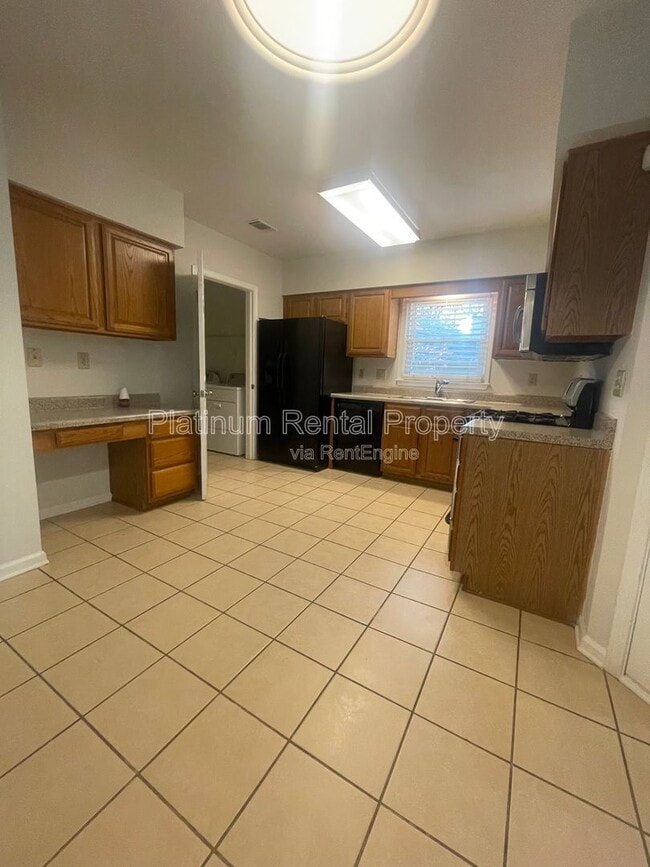 Building Photo - 940 Club Chase Ct