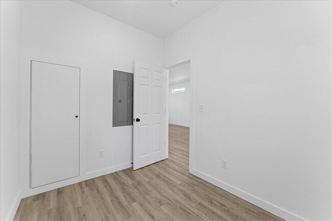 Building Photo - 941 Ventnor Ave