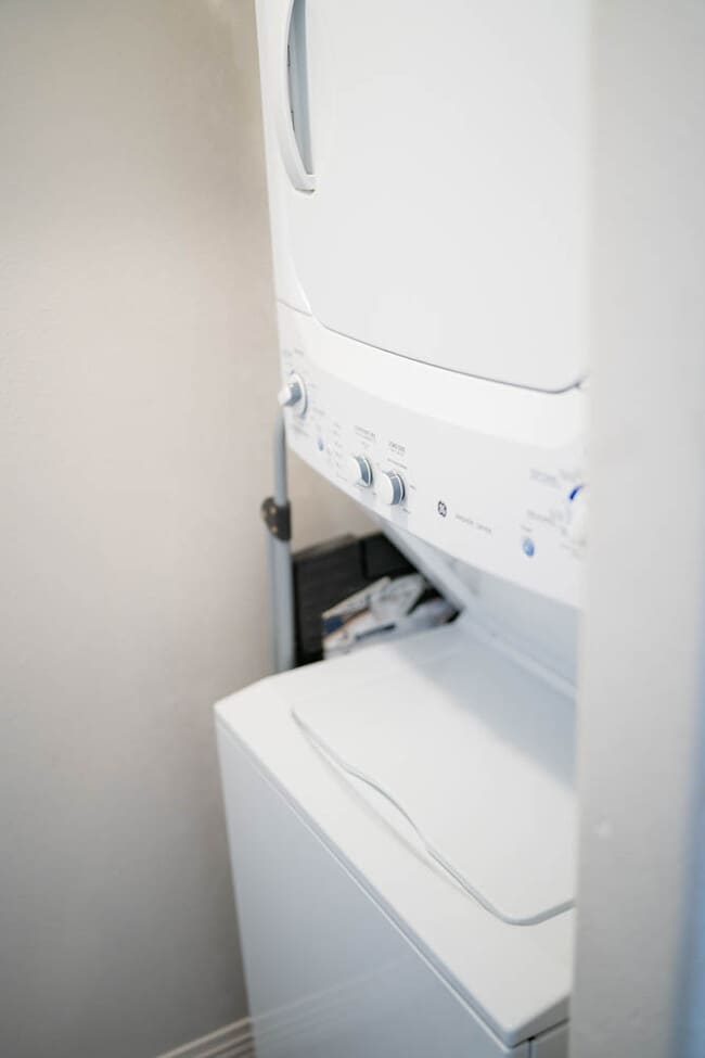 Building Photo - 6903 Gold Kings Ave