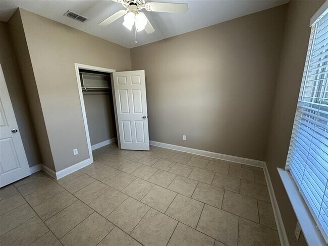 Building Photo - 4014 Mobley Cir