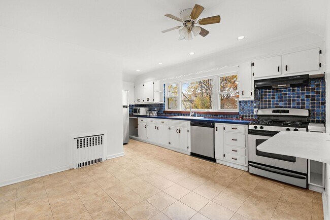 Building Photo - 97 Riverview Ave