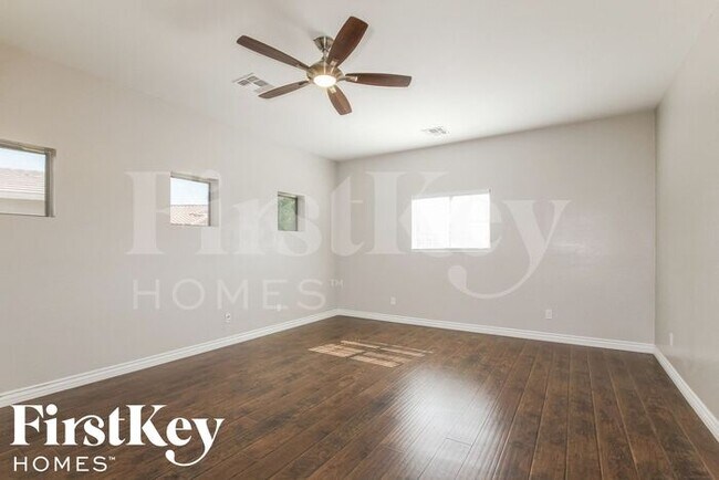 Building Photo - 17556 W Lundberg St