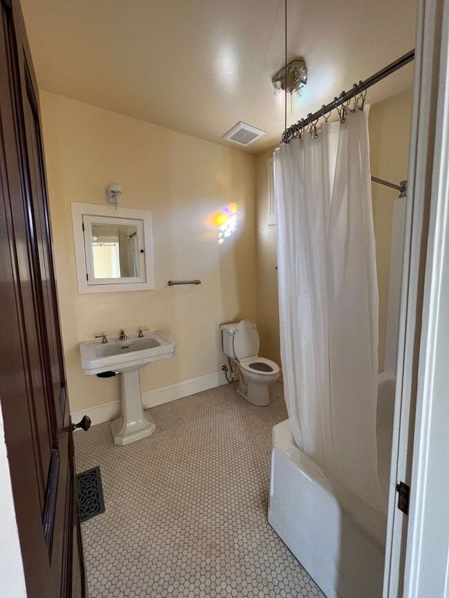 Building Photo - 110 Richardson