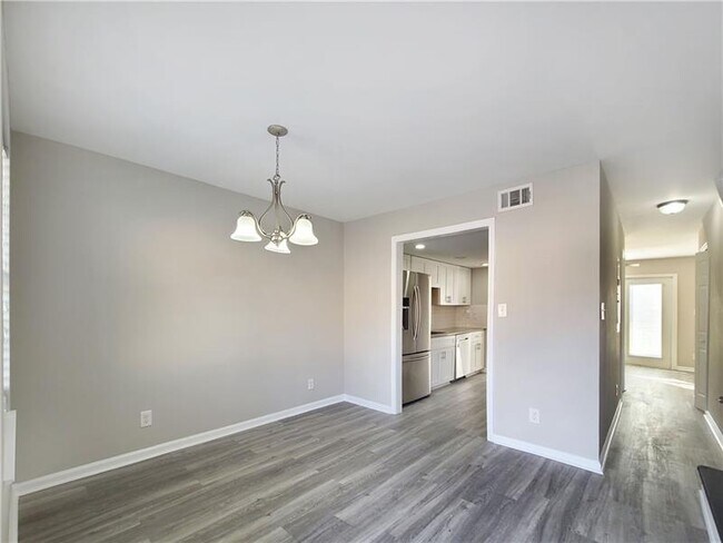 Building Photo - 2406 Campbellton Rd SW