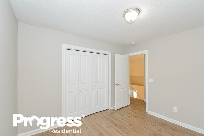 Building Photo - 3338 Meadowhill Dr