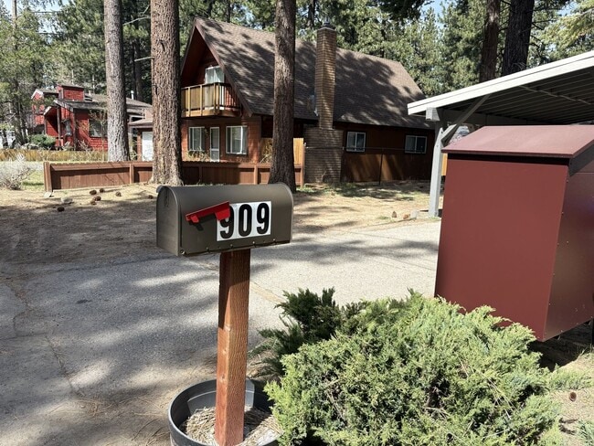 Building Photo - 3 bedroom cabin with carport
