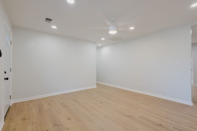 Building Photo - Completely Renovated House in the Holiday Hills Subdivision   251125