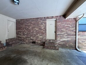 Building Photo - 1802 1/2  Monroe Street