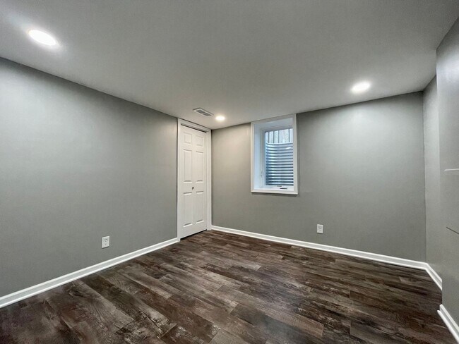 Building Photo - Spectacular 4 Bedroom 2 Bathroom Single Family Home in Brooklyn Center!