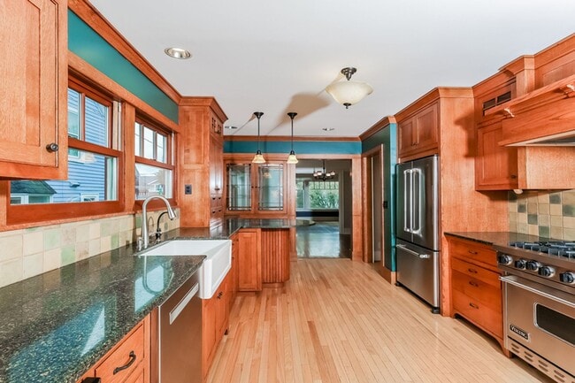 Building Photo - Updated Ravenna 4 Bed / 2 Bath Home