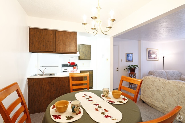 Interior Photo - Alder Ridge