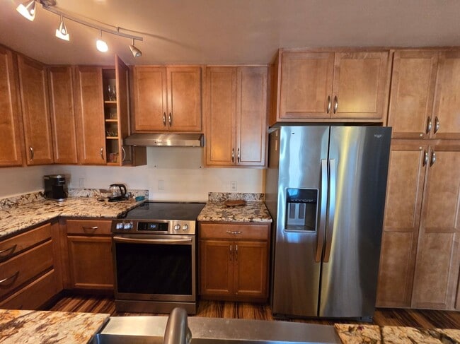 Building Photo - Pet Friendly downstairs 2/1.5-bedroom North Kihei Condo