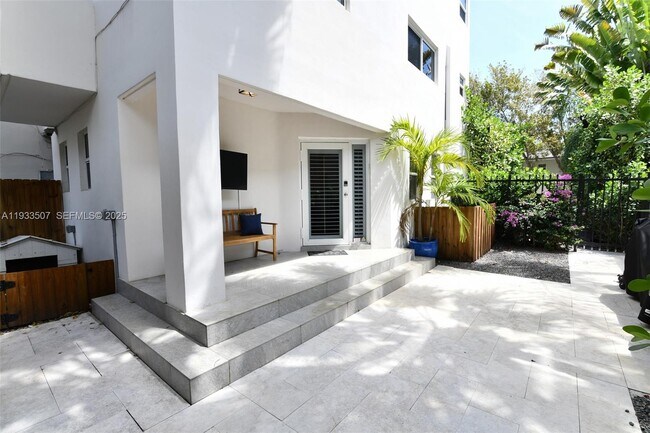 Building Photo - 2918 Bird Ave