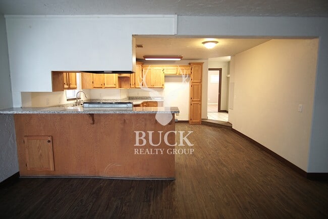 Building Photo - 211 E Harmon Dr