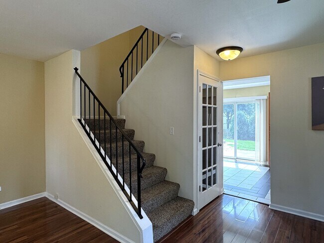 Building Photo - 1142 Greensfield Dr